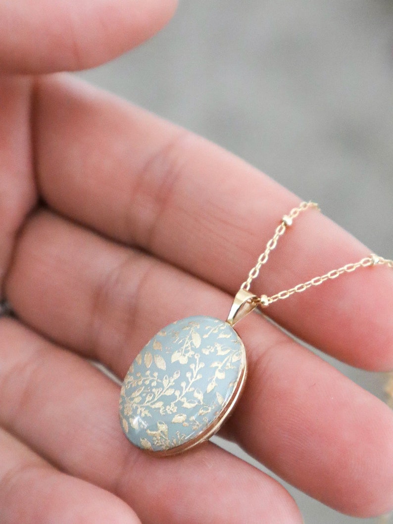 Gold Leaf Enamel Locket Flower Jewelry Locket Necklace with Photo image 4