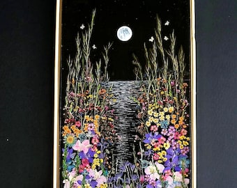Quadro con fiori pressati "Luna Celeste": cornice con fiori secchi Whimsigoth