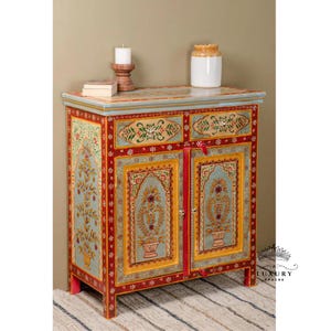 Handbemalter Nachttisch aus Mangoholz: Indisches Blumendesign