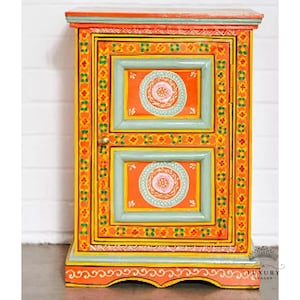 Handbemalter Nachttisch aus Holz: Rajasthani Floral Art Nachttisch