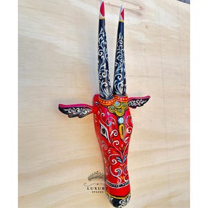 Hand-Painted Wooden Nandi Head Wall Decor: Ethnic Indian Art
