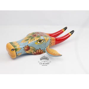 Hand-Painted Mango Wood Cow Head Wall Decor: Ethnic Indian Art