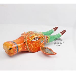 Hand-Painted Mango Wood Cow Head Wall Decor: Ethnic Indian Art