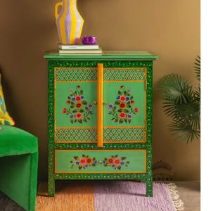 Peint à la main à fleurs vertes pour placard/rangement latéral/armoire | Table de chevet, table d&#39;appoint, peinte à la main, grande armoire en bois/armoire vintage.