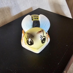 Vintage 1970s 1980s Bee Honey Pot Ceramic Bumble Bee Honey Jar Taiwan Cottagecore Kitchen Decor Whimsical Farmhouse Collectible