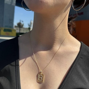 Elegante collar con colgante de letra "B" dorada, collar con letra personalizada, regalo de cumpleaños, producción personalizada