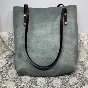 Umhängetasche aus echtem gekörntem Leder