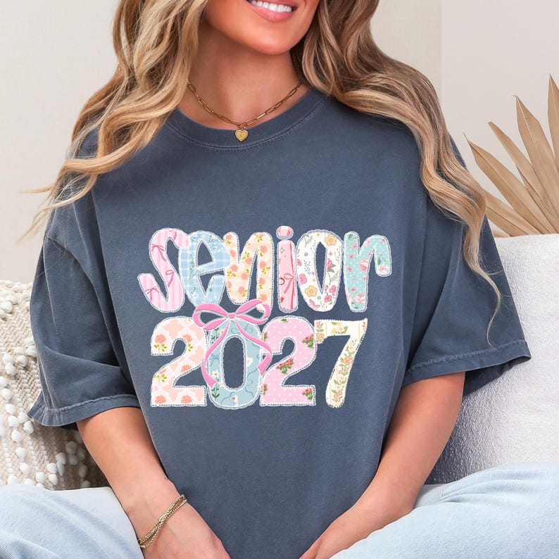 DTF prêt-à-presser pour l'obtention du diplôme senior 2027 en dentelle Coquette, transfert DTF preppy promotion 2027, impression florale senior 2027, remise des diplômes lycée image 3