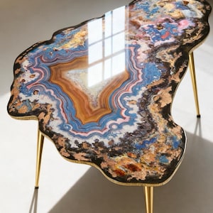Mesa de centro con aspecto de geoda de cristal, mesa auxiliar artesanal de resina epoxi turquesa, patas doradas para decoración moderna del hogar.