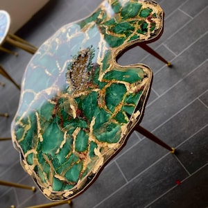 Agate-look side table Luxury Handmade Geode Resin Tables Art Furniture Stunning Epoxy Agate green Table High-End Geode CoffeeTable crystals
