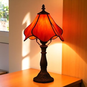 Stained Glass Style Floral Table Lamp: Vintage Vegan Bedside Night Light, Vegan and Minimalist