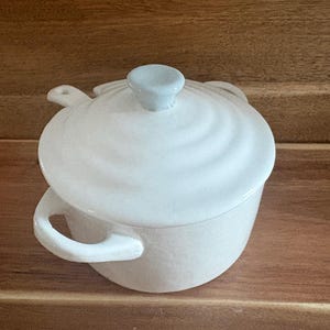 Ceramic Salt Cellar - Salt Pig Container - Mini Dutch Oven Sugar Spice Bowl with Spoon