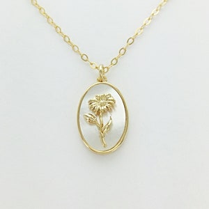 Choose your Birth Flower Necklace, Custom Flower, Mother of Pearl, Birthday Gift for Mom, Flower Necklace, Sister Gift