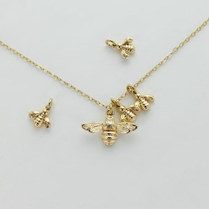 Collier famille abeille, collier personnalisé maman et enfants, maman abeille, cadeau pour elle, cadeau fête des mères, cadeau maman, nouvelle maman, abeilles ajoutées