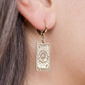 Mélangez et assortissez les boucles d'oreilles de carte de tarot, le soleil, l'étoile, le monde, cadeau significatif, cadeau inspirant, unique, cadeau pour elle, force
