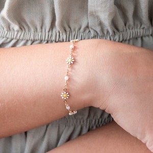 Daisy Bracelet, Chain Bracelet, Daughter Gift, Layering Bracelet, Flower Bracelet