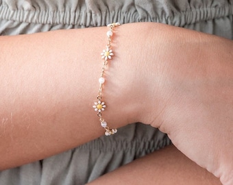 Daisy Bracelet, Chain Bracelet, Daughter Gift, Layering Bracelet, Flower Bracelet