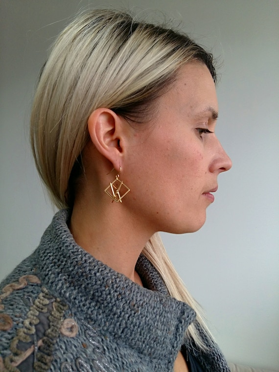 Gold earrings for girlfriend deals