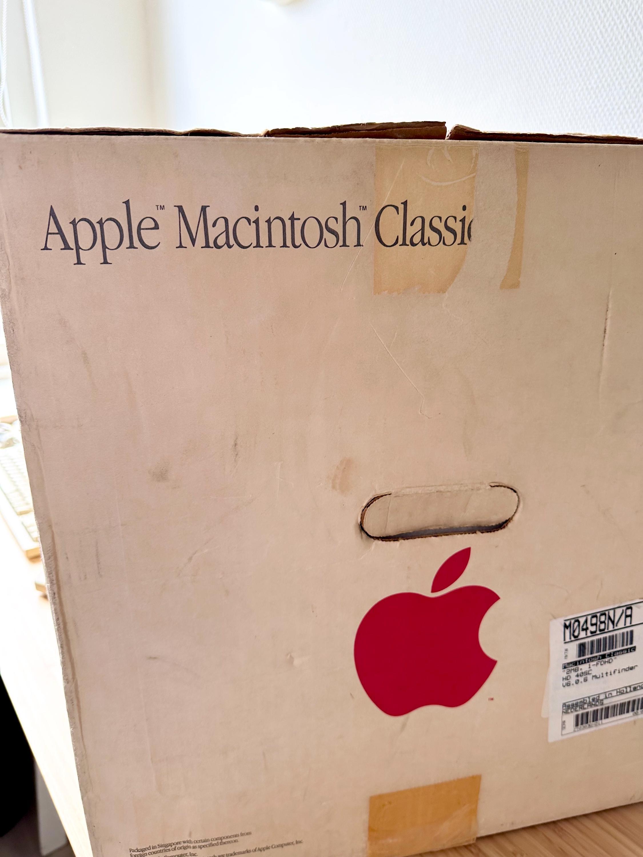 Vintage Apple Macintosh Classic With Original Packaging and Accessories ...
