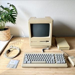 Vintage Apple Macintosh 512k