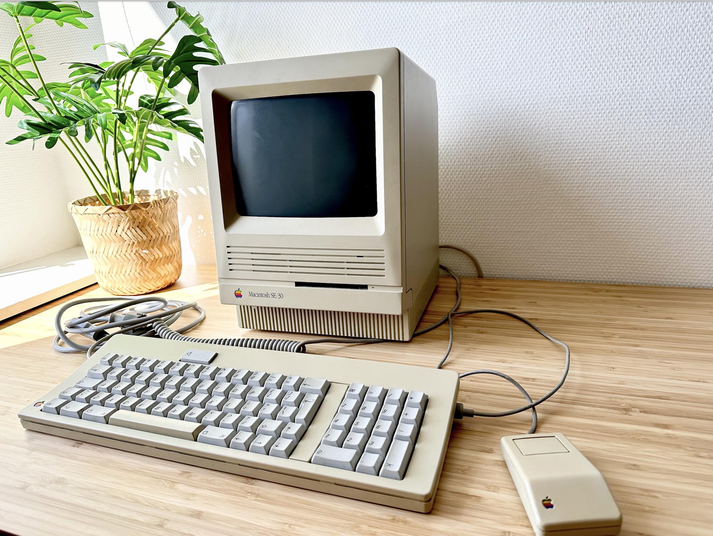 Macintosh SE/30 動作美品 ＋ Keyboard II +角マウス Macintosh SE/30 動作美品 ＋ Keyboard II +角マウス