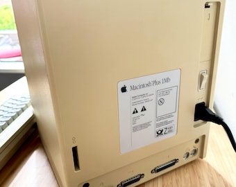 Apple Macintosh Plus - Signed by 