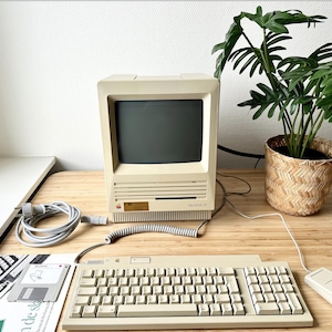 Vintage Macintosh SE
