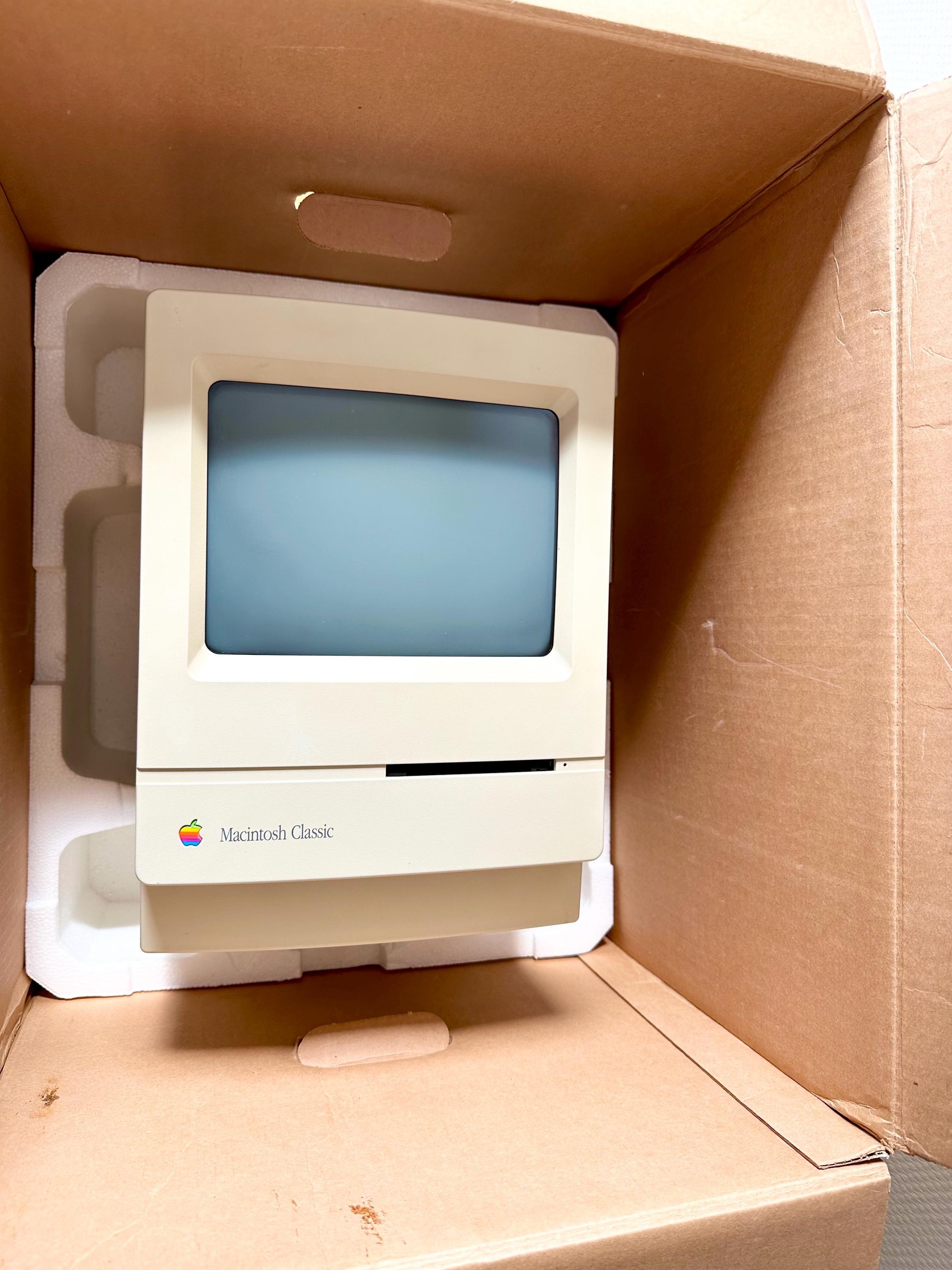 Vintage Apple Macintosh Classic With Original Packaging and Accessories ...