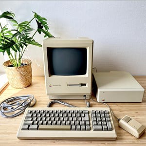 Vintage Apple Macintosh Plus 1984