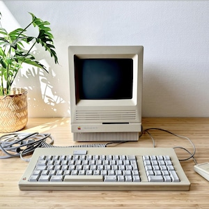 Vintage Macintosh SE Computer - 1987