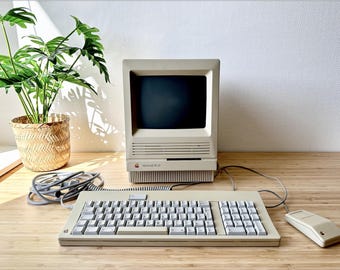 Vintage Macintosh SE Computer - 1987