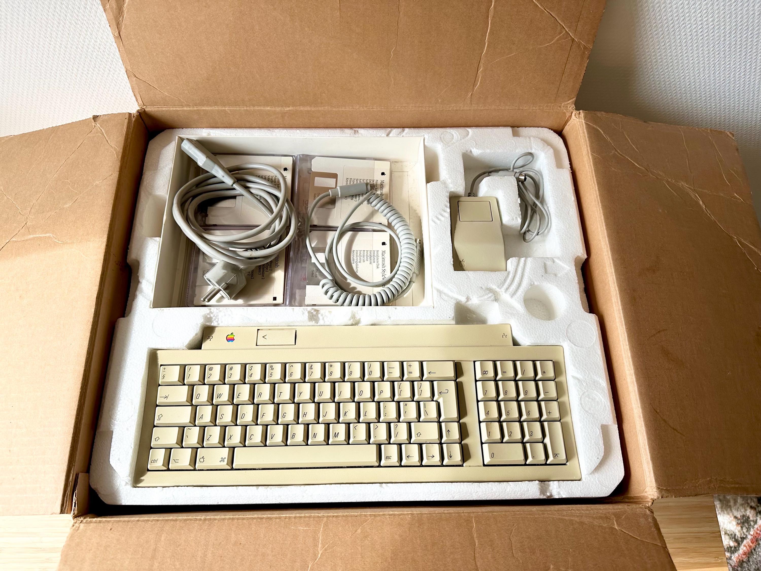 Vintage Apple Macintosh Classic With Original Packaging and Accessories ...