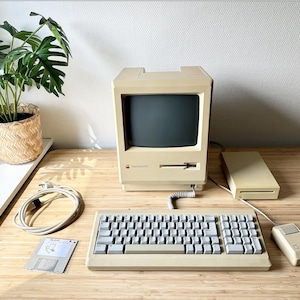 Vintage Apple Macintosh 512k