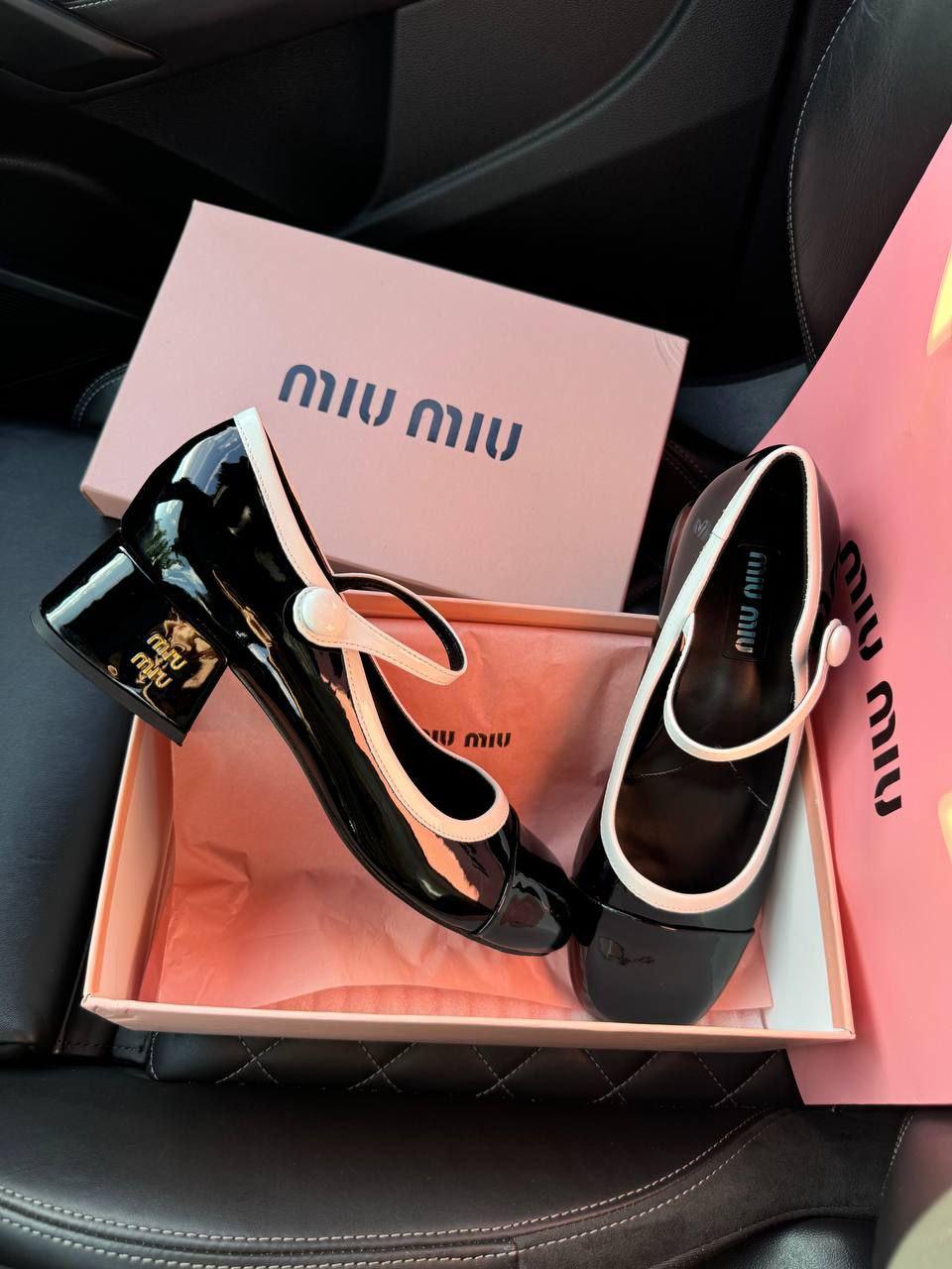 靴 1990s miu miu leather pumps sandal Vintage Miu Miu Shoes - Etsy
