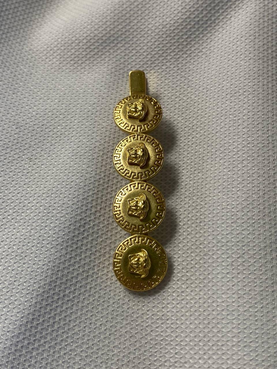 【希少】VERSACE ヘアピン ゴールド 右 希少】VERSACE ヘアピン ゴールド 右 - メルカリ