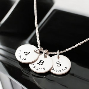 Collar personalizado con inicial para mamá – Colgante de plata con nombre personalizado – Regalo para el Día de la Madre