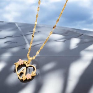 Collar con inicial de corazón de amor de la A a la Z, colgante de letra con flor, collar de acero inoxidable para mujer, regalo romántico, joyería para San Valentín