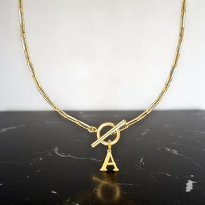 Collar de acero inoxidable con iniciales de la A a la Z – Gargantilla con dije de letra para mujer – Joyería con colgante personalizado de moda