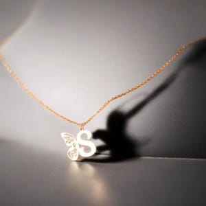 Collar con inicial de mariposa personalizado - Joya con nombre y letra personalizada - Regalo de amistad para mujer, regalo para el Día de la Madre - 45 cm