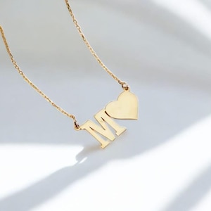 Collar con inicial de corazón personalizado: colgante de letra personalizado de acero inoxidable, regalo romántico para mujer