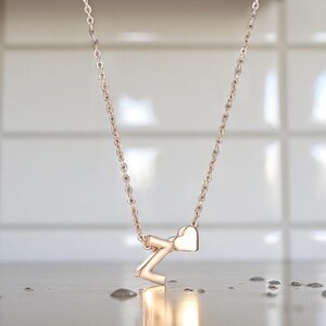 Collar con inicial de corazón diminuto: gargantilla con letras delicadas de oro y plata para mujer, regalo de joyería con nombre personalizado