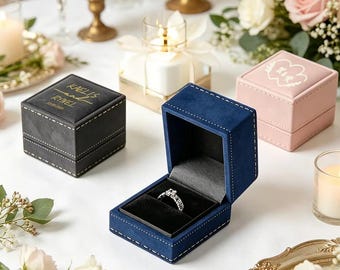 パーソナライズされたベルベットリングボックス：プロポーズや婚約のためのカスタムロゴ入りリングホルダー