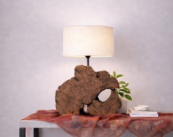 Lámpara de mesa de madera de olivo artesanal: Lámpara de madera de borde natural, decoración rústica de madera para el hogar