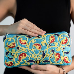 Luxuriöse handgefertigte Damenhandtasche aus reiner Seide - Elegantes Mode-Accessoire, handgefertigte Stickerei-Geldbeutel, perfekt für jeden Anlass