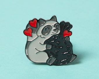 Trash Panda Enamel Pin – Cute Raccoon Brooch – Fun Pin for Jacket, Bag or Hat – Gift for Animal Lovers and Nature Enthusiasts