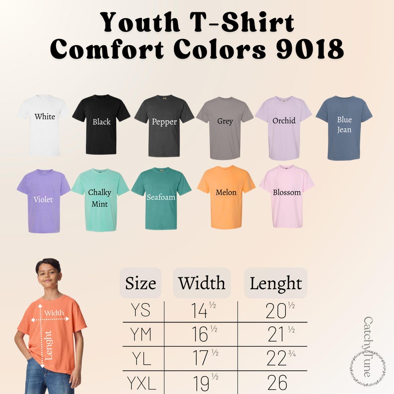 K&ouml;nnte beinhalten: Eine Auswahl an Jugend-T-Shirts in verschiedenen Farben, darunter Wei&szlig;, Schwarz und Blue Jean. Die Gr&ouml;&szlig;entabelle zeigt Ma&szlig;e in Zoll f&uuml;r Breite und L&auml;nge. Der Text "Youth T-Shirt Comfort Colors 9018" befindet sich oben.