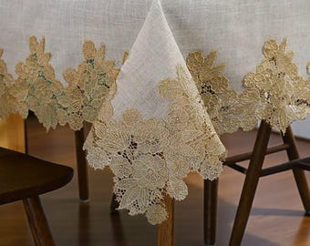 Beige linneduk – broderad blommig spets, nordisk matbordsduk