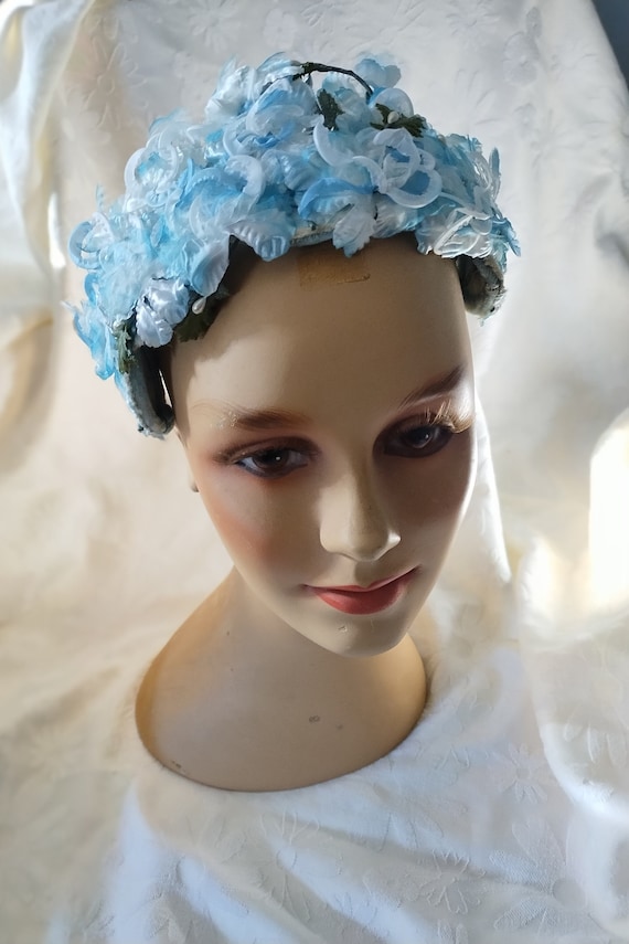 Vtg Blue & White Floral Hat with Box 1960s A Uniqu