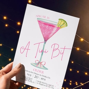Een oudere Tini Bit-verjaardagskaart, Martini-verjaardagskaart digitaal, verjaardagskaart cocktailthema, roze martini, verjaardagskaart martiniglas
