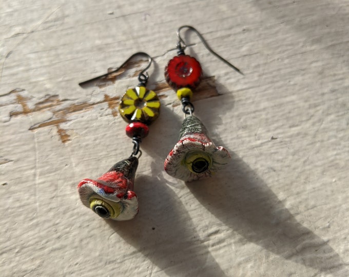 Eyeball Fleurs: Peculiar artisan earrings, slightly mismatched by alienBeadings